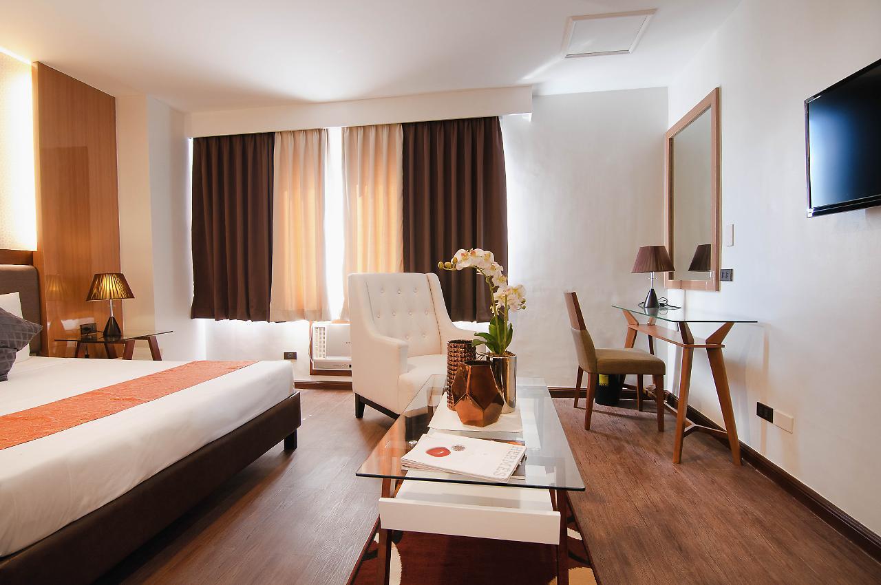 Fernandina 88 Suites Hotel Кесон Сити Екстериор снимка
