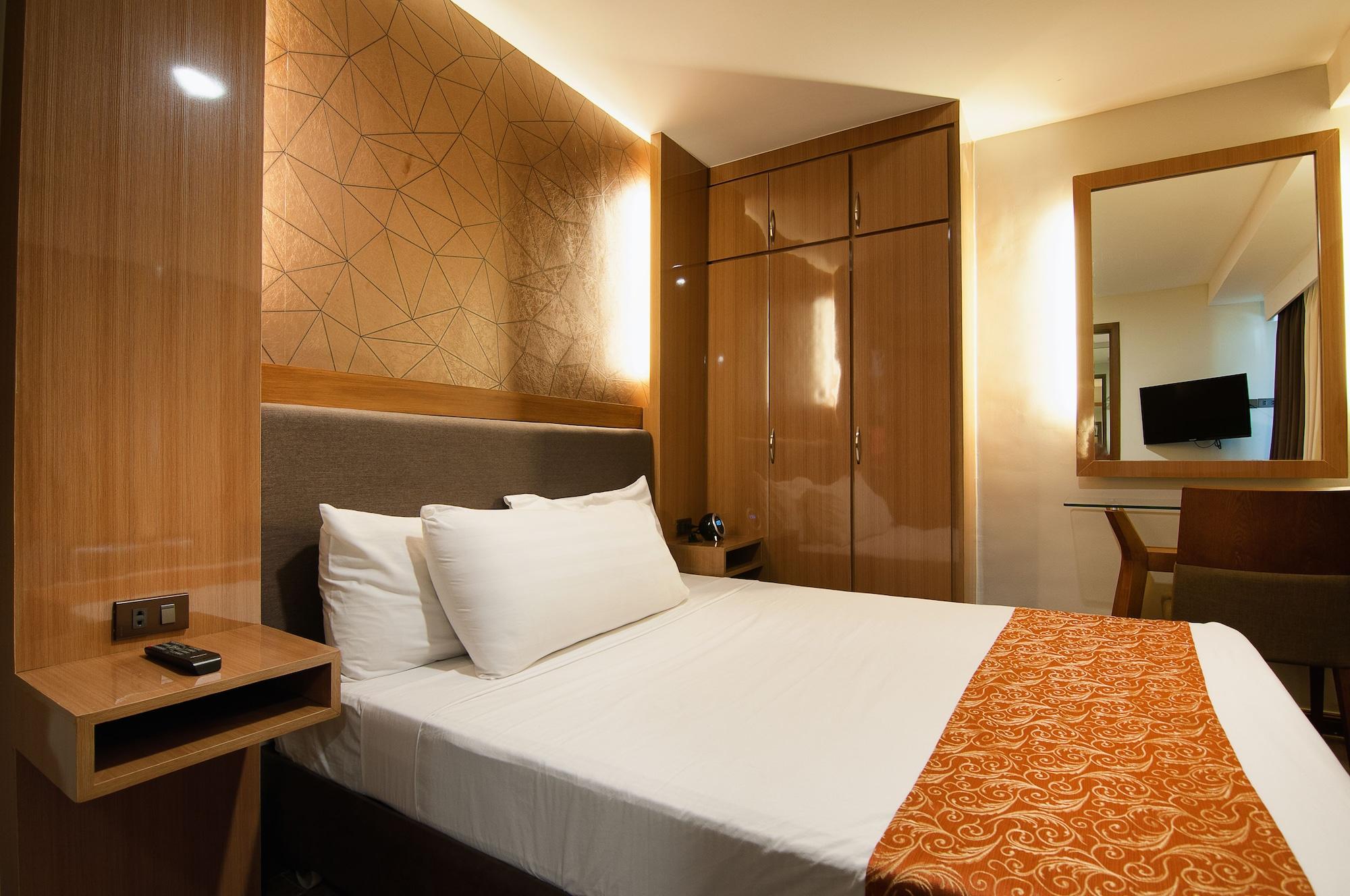Fernandina 88 Suites Hotel Кесон Сити Екстериор снимка