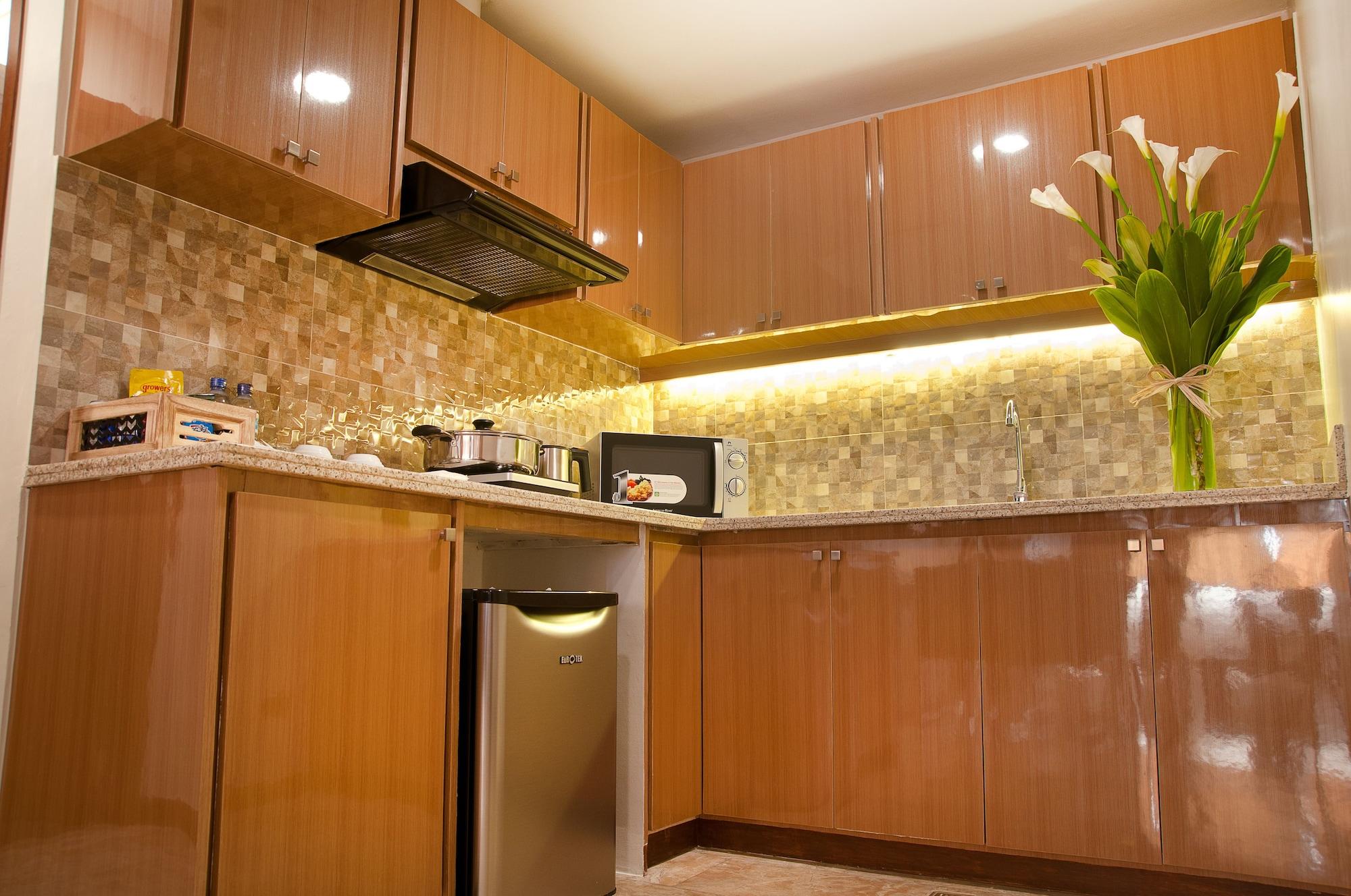 Fernandina 88 Suites Hotel Кесон Сити Екстериор снимка