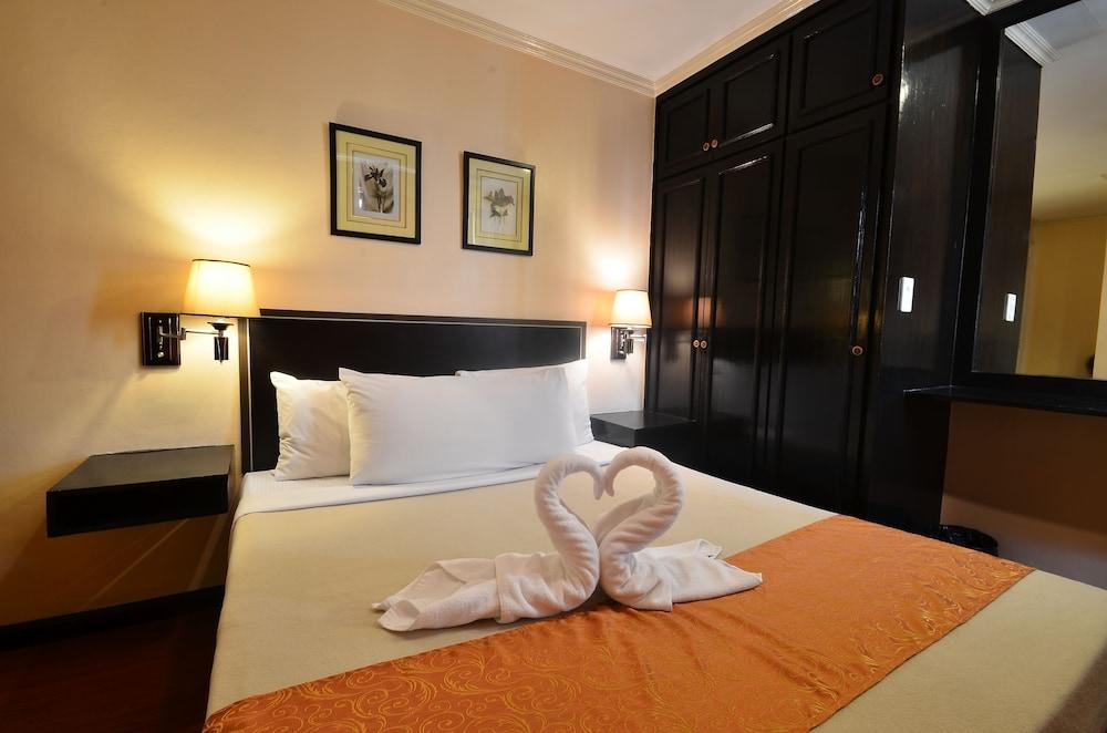 Fernandina 88 Suites Hotel Кесон Сити Екстериор снимка