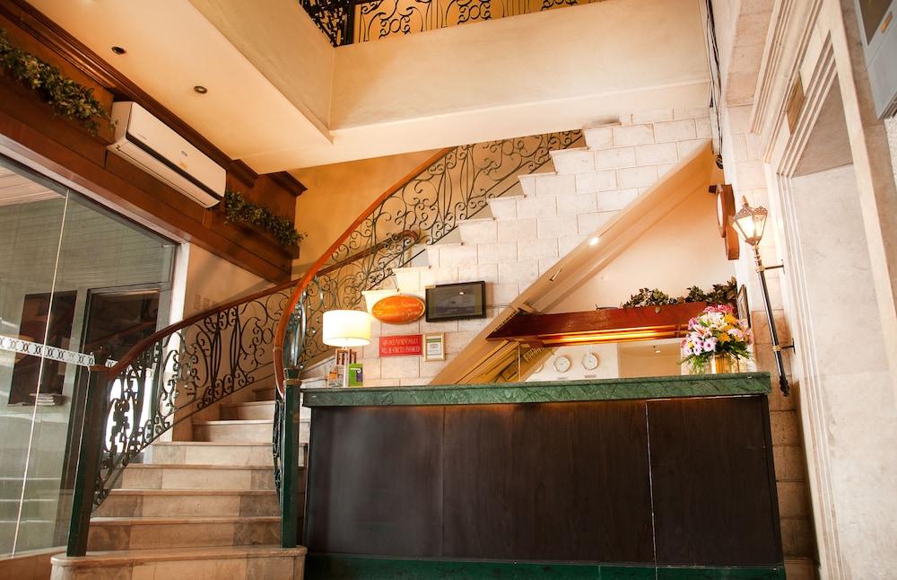 Fernandina 88 Suites Hotel Кесон Сити Екстериор снимка