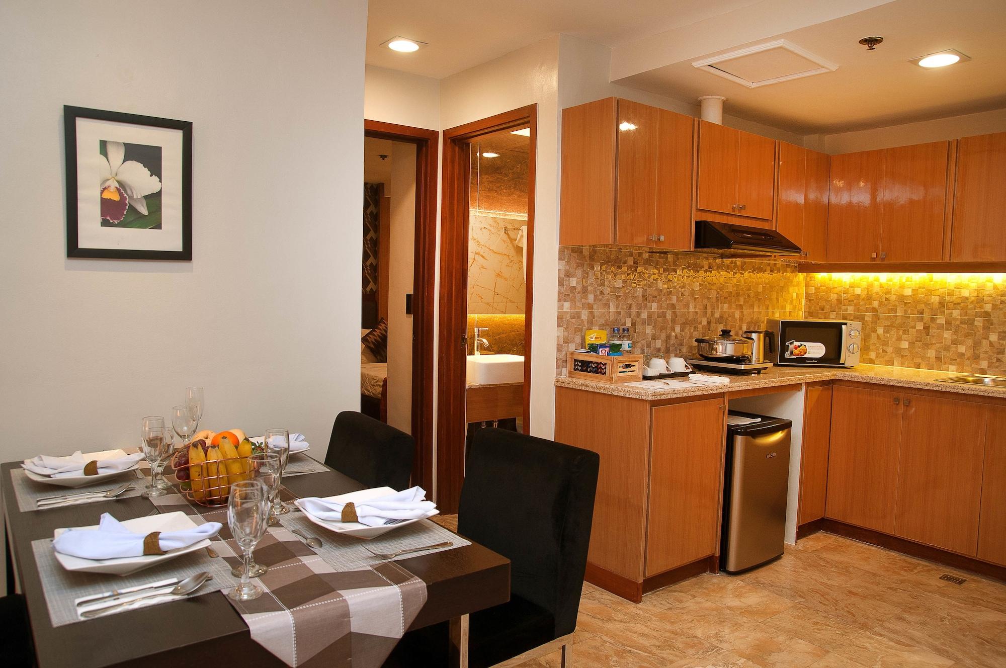 Fernandina 88 Suites Hotel Кесон Сити Екстериор снимка