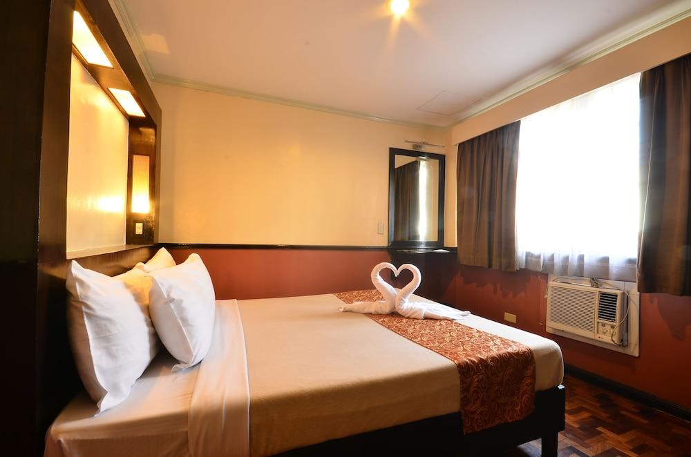 Fernandina 88 Suites Hotel Кесон Сити Екстериор снимка