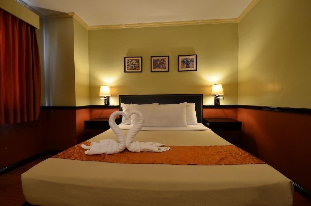 Fernandina 88 Suites Hotel Кесон Сити Екстериор снимка