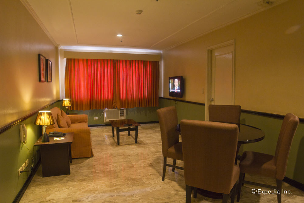Fernandina 88 Suites Hotel Кесон Сити Екстериор снимка