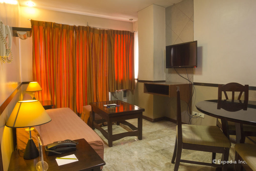 Fernandina 88 Suites Hotel Кесон Сити Екстериор снимка
