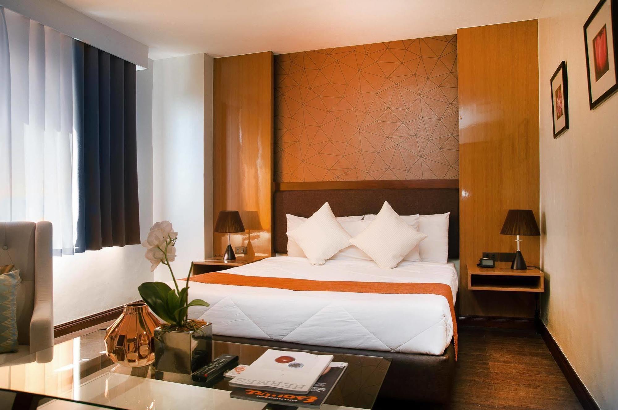 Fernandina 88 Suites Hotel Кесон Сити Екстериор снимка