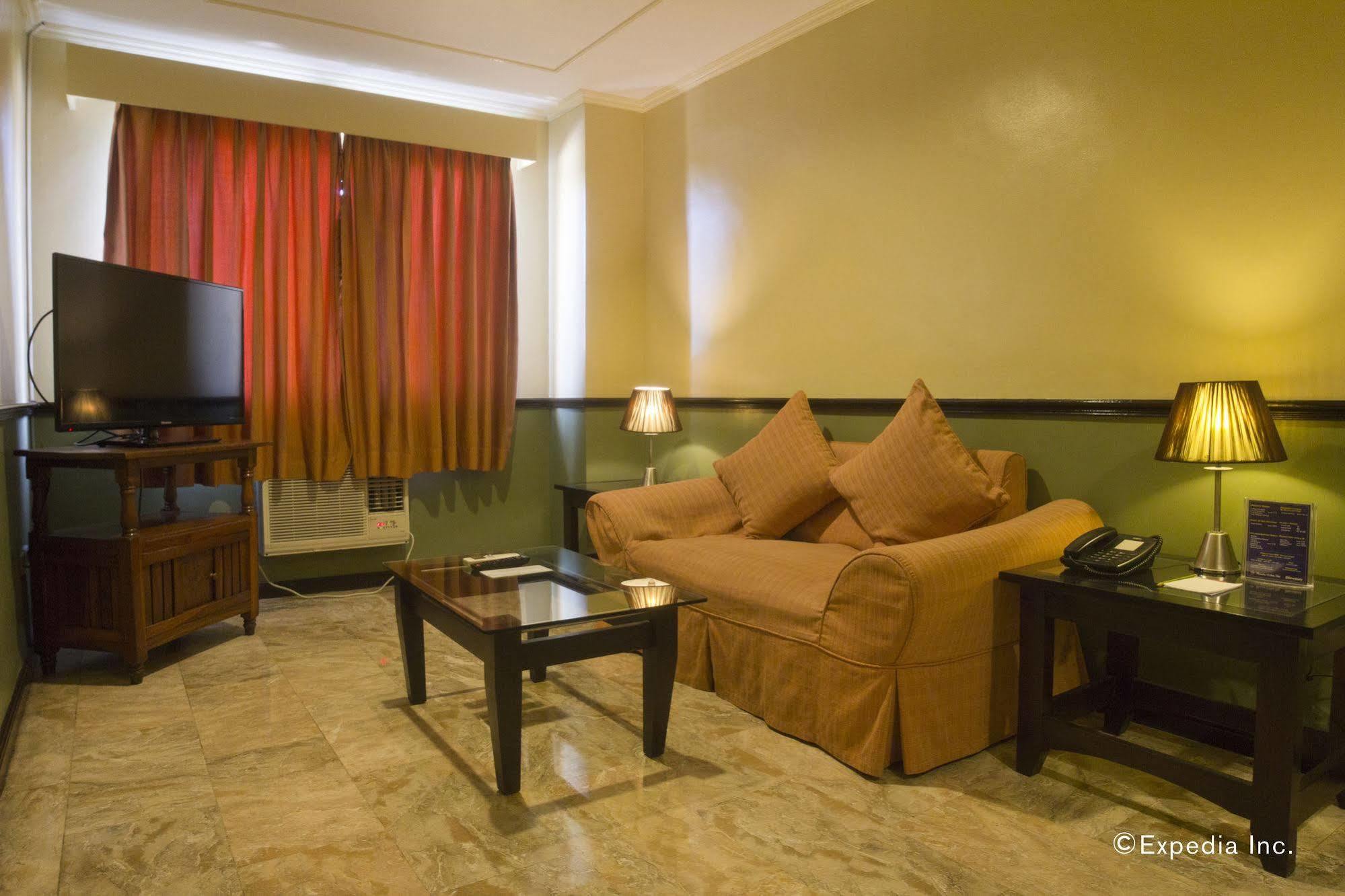 Fernandina 88 Suites Hotel Кесон Сити Екстериор снимка