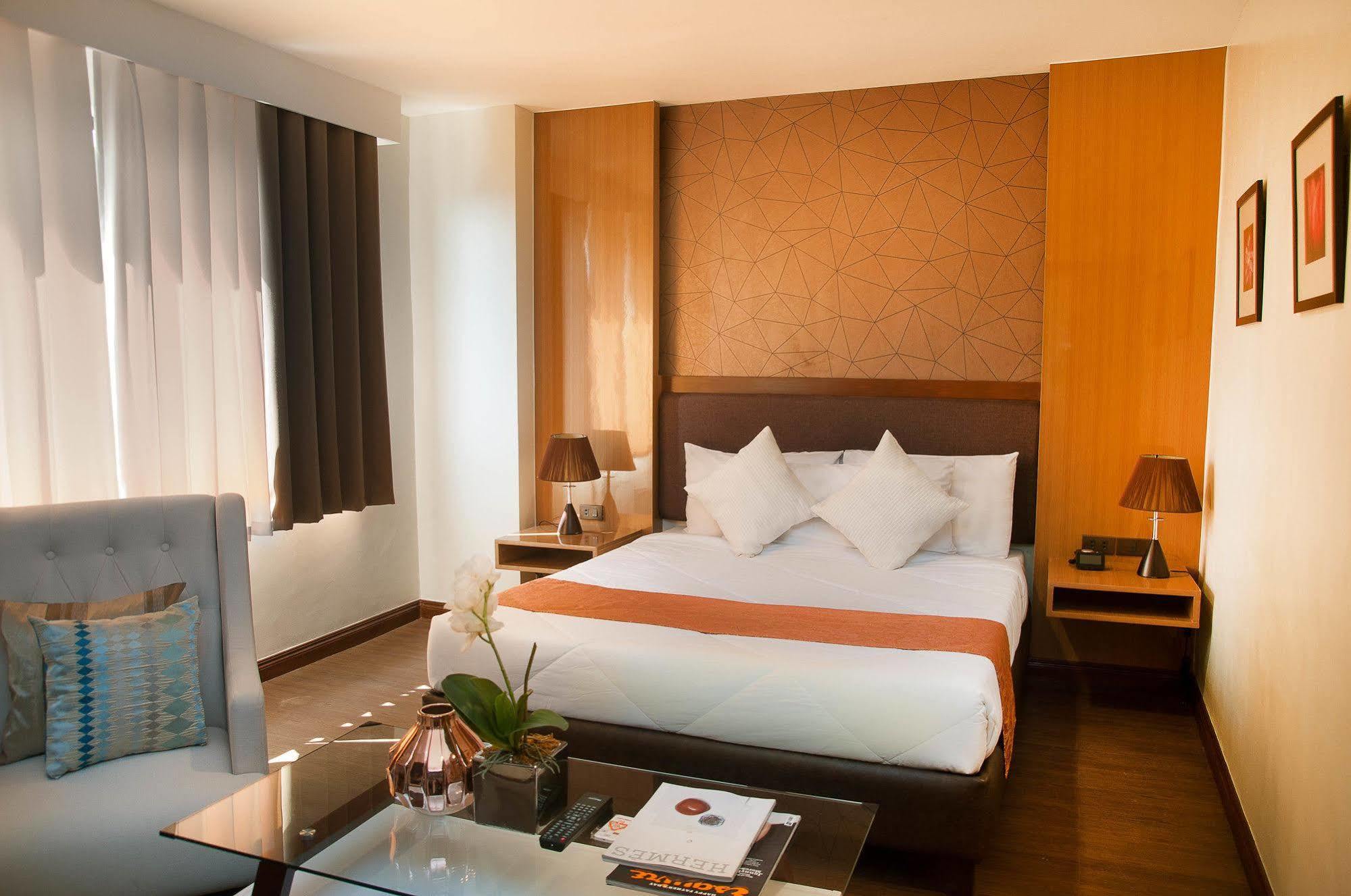 Fernandina 88 Suites Hotel Кесон Сити Екстериор снимка