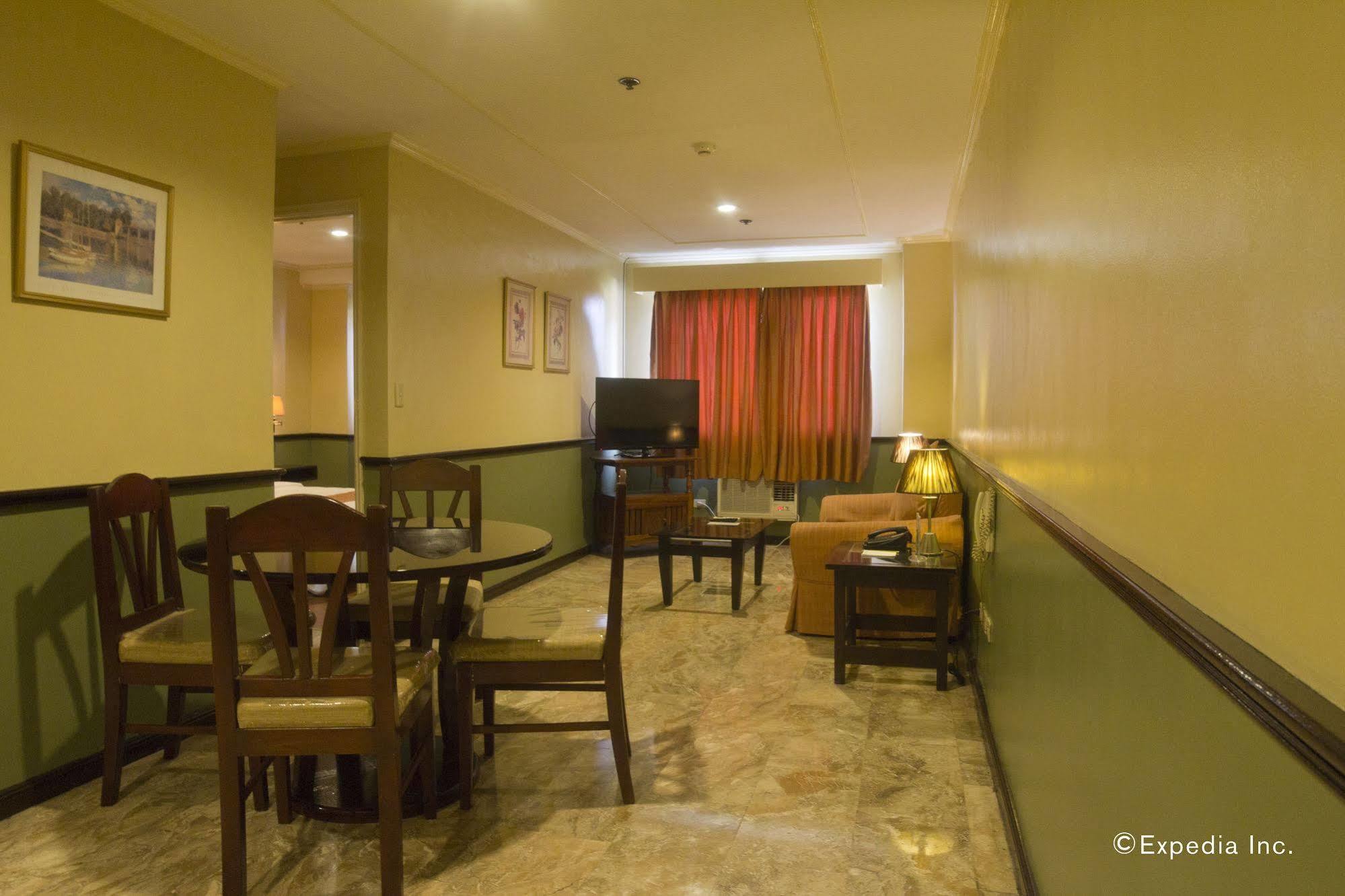 Fernandina 88 Suites Hotel Кесон Сити Екстериор снимка