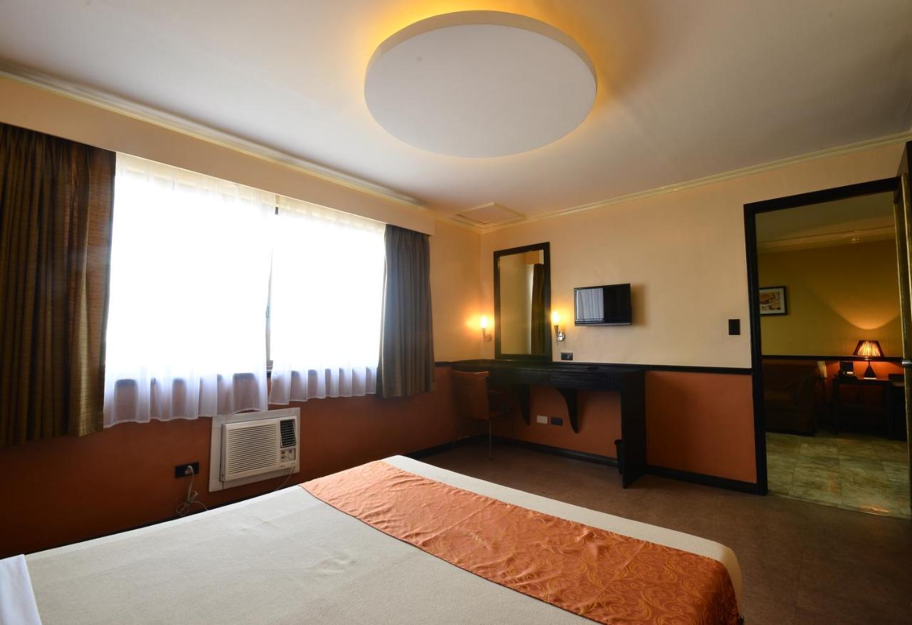 Fernandina 88 Suites Hotel Кесон Сити Екстериор снимка