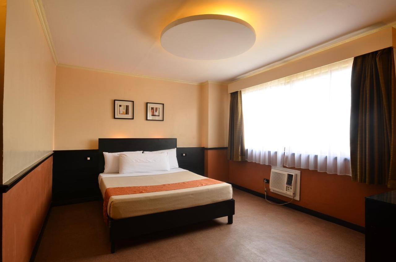 Fernandina 88 Suites Hotel Кесон Сити Екстериор снимка